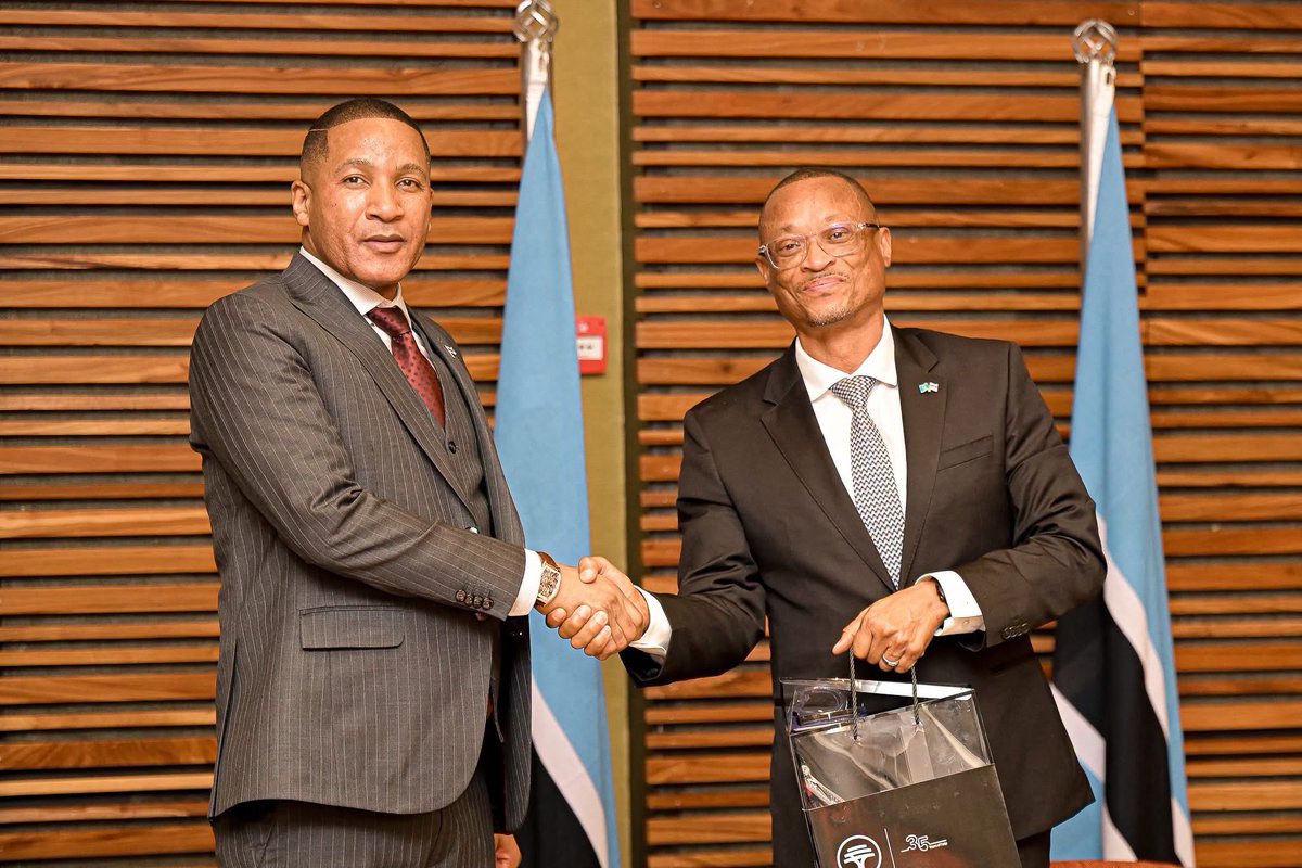 BWPresidency's tweet photo. President @duma_boko has called on journalists to strengthen economic reporting, stressing the importance of accurate, credible &amp; well contextualised information as Botswana pursues investment, trade &amp; economic diversification.

#EconomicReporting #Botswana #BWPresidency 🇧🇼 https://t.co/szKOnjInzj