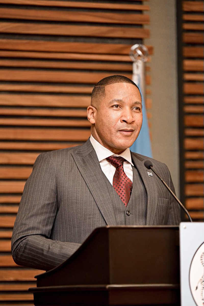 BWPresidency's tweet photo. President @duma_boko has called on journalists to strengthen economic reporting, stressing the importance of accurate, credible &amp; well contextualised information as Botswana pursues investment, trade &amp; economic diversification.

#EconomicReporting #Botswana #BWPresidency 🇧🇼 https://t.co/szKOnjInzj