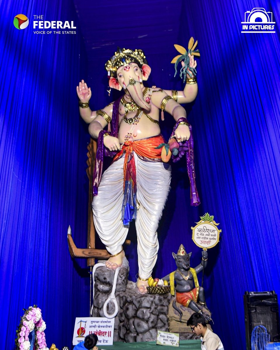 TheFederal_News's tweet photo. In Pictures | Ganesh Chaturthi celebrations across India as devotees welcome Lord Ganesha with prayers, colourful decorations and festive spirit.
Track more at The Federal!
#GaneshChaturthi #GaneshUtsav #LordGanesha #GanpatiBappa #India #FestivalsOfIndia #GaneshFestival #TheFederal