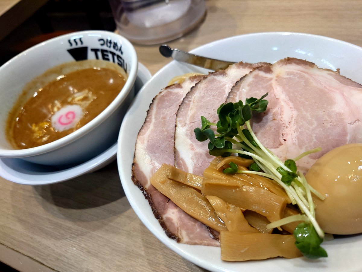 White_Hoppy_'s tweet photo. つけめんTETSU
https://t.co/ajDPq8WqGk

特製つけめん

豚骨魚介スープ、濃厚で美味し🤤

#TETSU #調布駅 #つけめん https://t.co/Rm6ALvNoWL