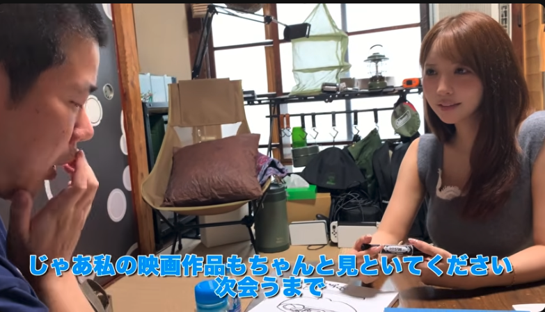 Nokin616's tweet photo. 三上悠亜さんをセ◯シー女優と知らずに、5年間ファンだった男がいた。
岡田を追え!!チャンネルに三上悠亜さんがゲスト出演し、その事実が明かされた。

━━━━━━━━━━

①アパレルブランド「ミストレアス」の経営者として5年間知っていた。
「職業より人間として素晴らしい」とずっと思っていた
②セクシー女優だったことを全く知らなかった。
本人を目の前にして「わかんなくて俺」と言った
③「じゃあ映像作品もちゃんと見といてください。次会うまでに」と三上悠亜さんに言われた

━━━━━━━━━━

岡田さんは、三上悠亜さんへの印象をこう話す。
「職業とか肩書きとかよりも、人間として素晴らしい方やなって。」
5年越しに初めて会って、職業を分かった夜だった。

━━━━━━━━━━

「夜職だから」で自分を小さく見てしまう夜職女子へ。
肩書きより先に人として見てくれる人は、必ずいると思います。