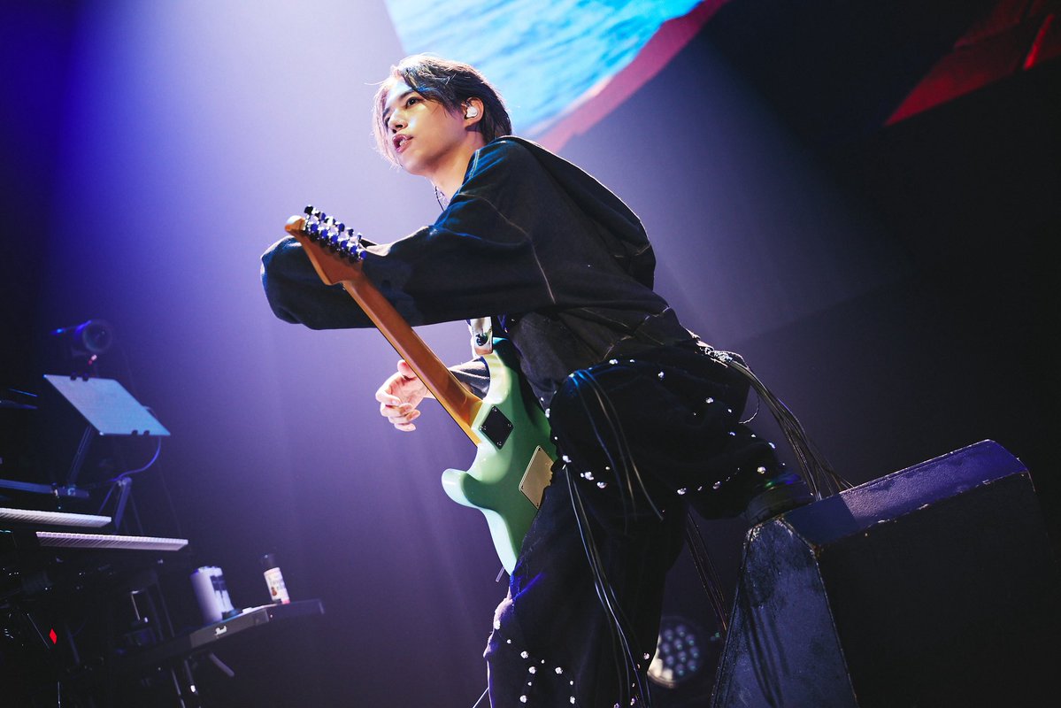 So_Nb_Gt's tweet photo. 辞めるタイミングなんて本当に沢山あった、
でも続けてこれたのは皆んなの楽しそうな笑顔と叶えたい夢があったからです。
13年前の「ただデカいところでライブをする」って夢が、今では
「支えてくれてる皆んなと一緒に夢を叶える」に
変わりました。

また来年も！て言えることがこんなにも嬉しいんですね。
幸せな日々をくれてありがとう。
14年目もよろしくね！

NOVELCITY EDITION
Novelbright 結成13周年記念ライブ
「Lighter's High」
ありがとうございました！

また会う日までお元気で！！