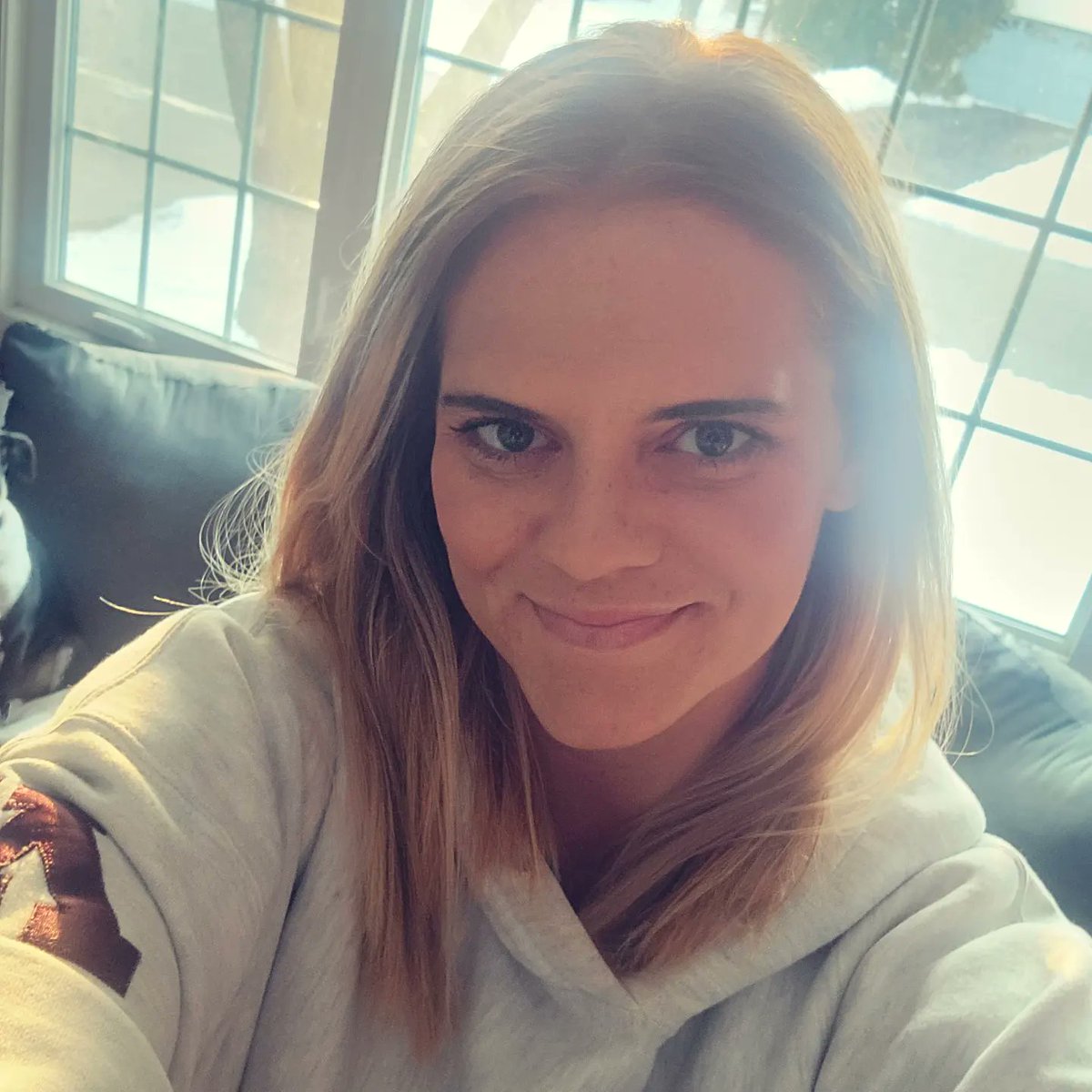 nazagyn's tweet photo. My Florida tan is already fading, and I’m peeling everywhere. https://t.co/RFz0I2CGzh