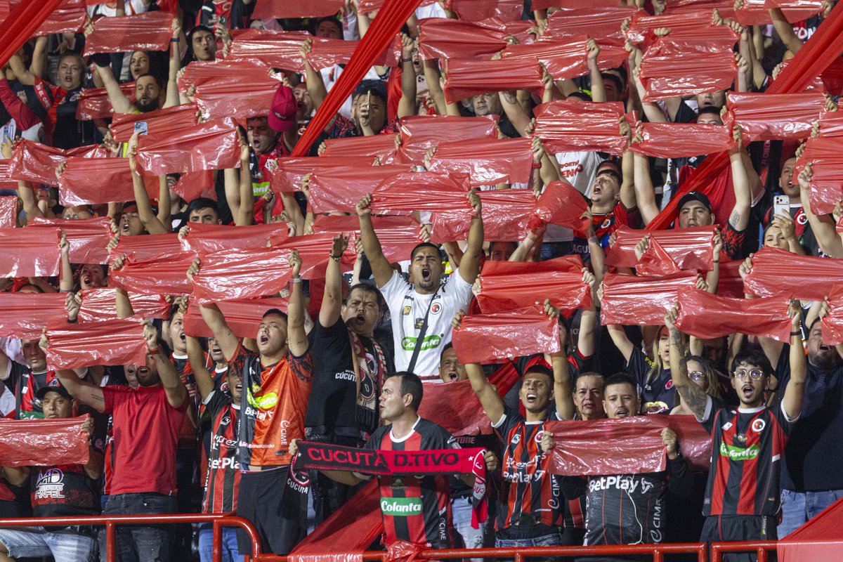 juanpcohen's tweet photo. El Doblemente Glorioso Cúcuta Deportivo es un equipo de SEGUNDA con una hinchada de PRIMERA. https://t.co/mbgV2qQtaE