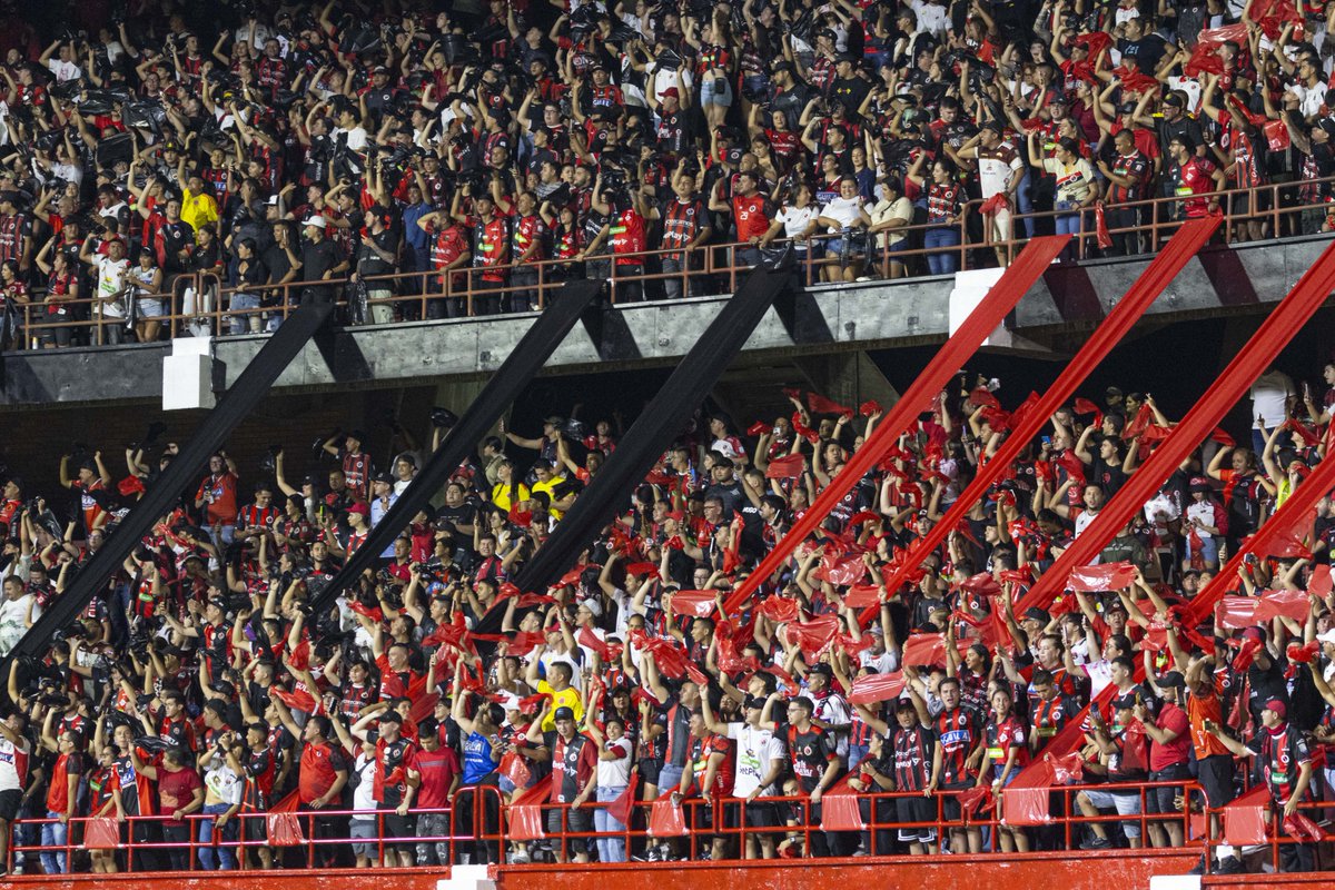 juanpcohen's tweet photo. El Doblemente Glorioso Cúcuta Deportivo es un equipo de SEGUNDA con una hinchada de PRIMERA. https://t.co/mbgV2qQtaE