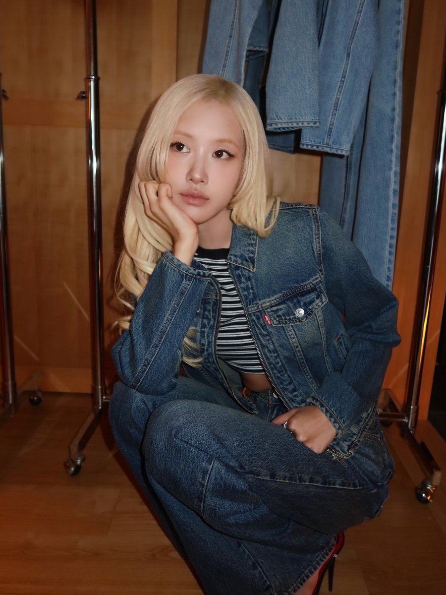 BuzzingPop's tweet photo. ROSÉ confirms she’s going on tour next year in latest fan interaction. https://t.co/C42q6m0KM8