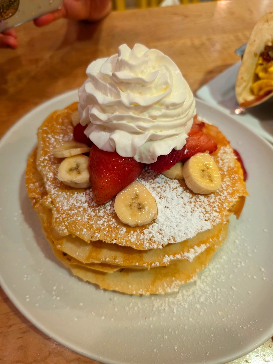 megaumaradio's tweet photo. 食べて食べて食べて食べて食べてまいります🍴 https://t.co/F3vCuzmWZx