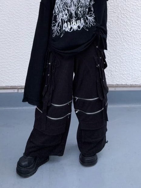 OfficialAmilige's tweet photo. 季節も変わったし新しいボトムス見つけない？

ITEM
裏毛ZIPサスペンダー付きワイドパンツ
¥20,790

https://t.co/FLs1Lw2TBl https://t.co/2XKXmm0I2X