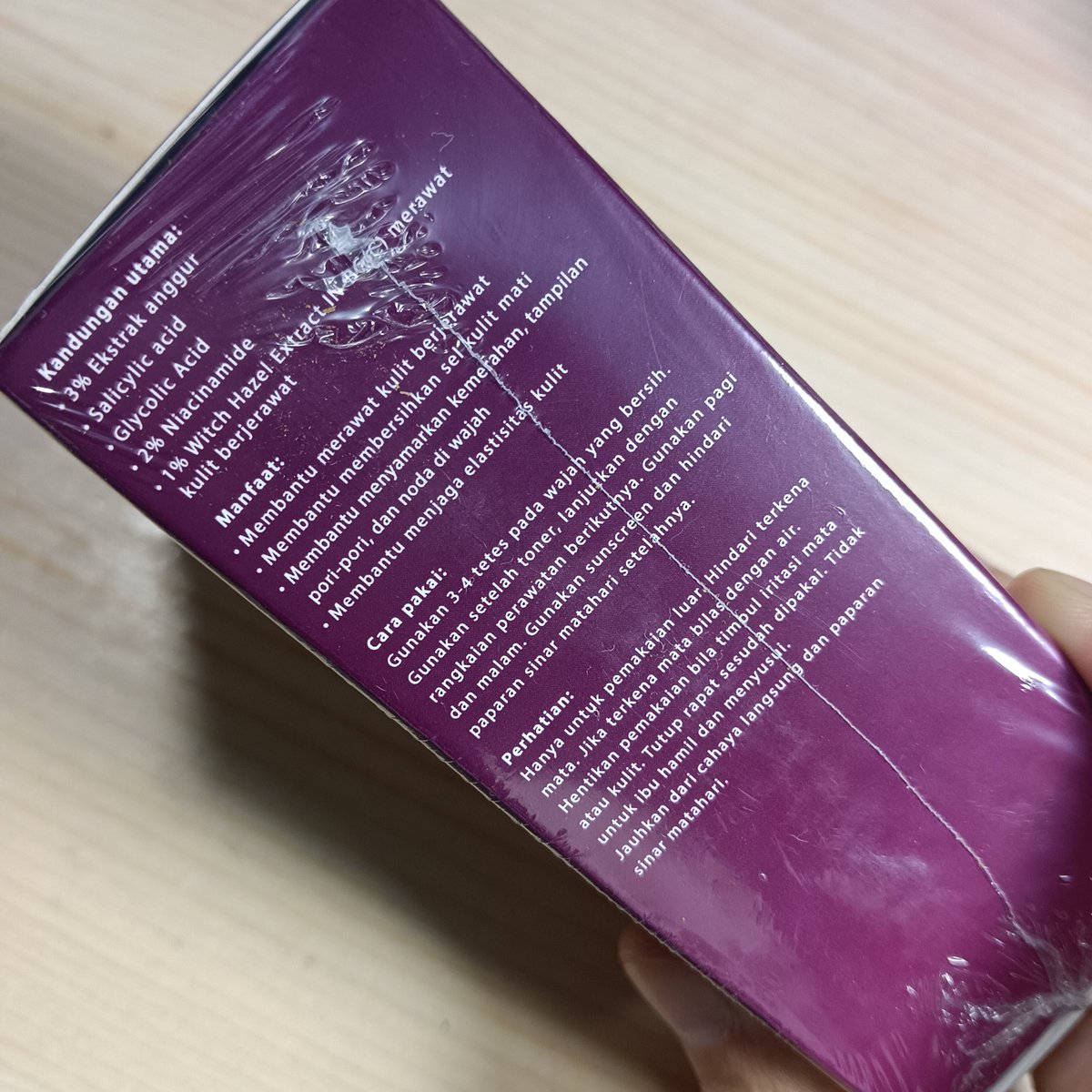 decidecici's tweet photo. @lacoco_id Buat para #acnefighter wajib coba serum anggur dari #lacoco ini. Udh jd langganan aku dari tahun lalu & skrg udah otw botol ketiga😭☝
Selain buat hempas jerawat, dia bisa dijadiin exfoliator. Bikin cekit² pas pake tapi hasilnya beneran works. https://t.co/UywpGFykEq