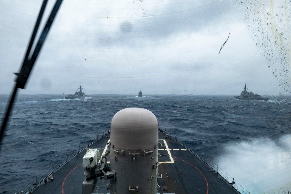Ready Together. Stronger Together. 
USS Benfold steamed in formation with Japan Maritime Self-Defense Force and Republic of Korea Navy ships during #FreedomEdge26 in the Western Pacific. Working side by side improves readiness and reinforces peace and stability across the region. https://t.co/o7Kx7UZYd0