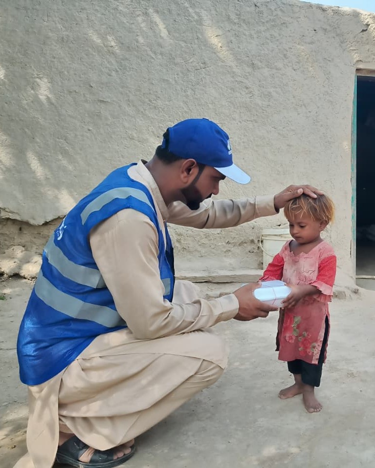 minhajwelfare's tweet photo. 😔 Poverty can leave children without enough food to grow and thrive.

🍽️ MWF provides nutritious meals to help needy children grow with strength and dignity.

💰 Donate to feed the needy.

🔗 https://t.co/EvR0AxF1a5

#MWF #HelpFeed #CookedMeals #FoodRationPacks #NeedyChildren https://t.co/EzGOHpkliG