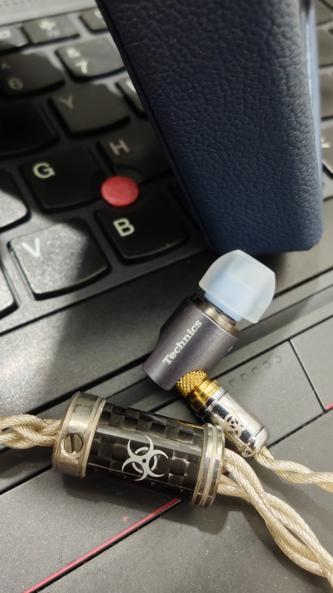 shhrbsh's tweet photo. Taking a break !
#Astell&Kern
#PD20
#Technics
#EAH-TZ700
#ToxicCables
#Eddie
#Azla https://t.co/dm9MBFRvLq
