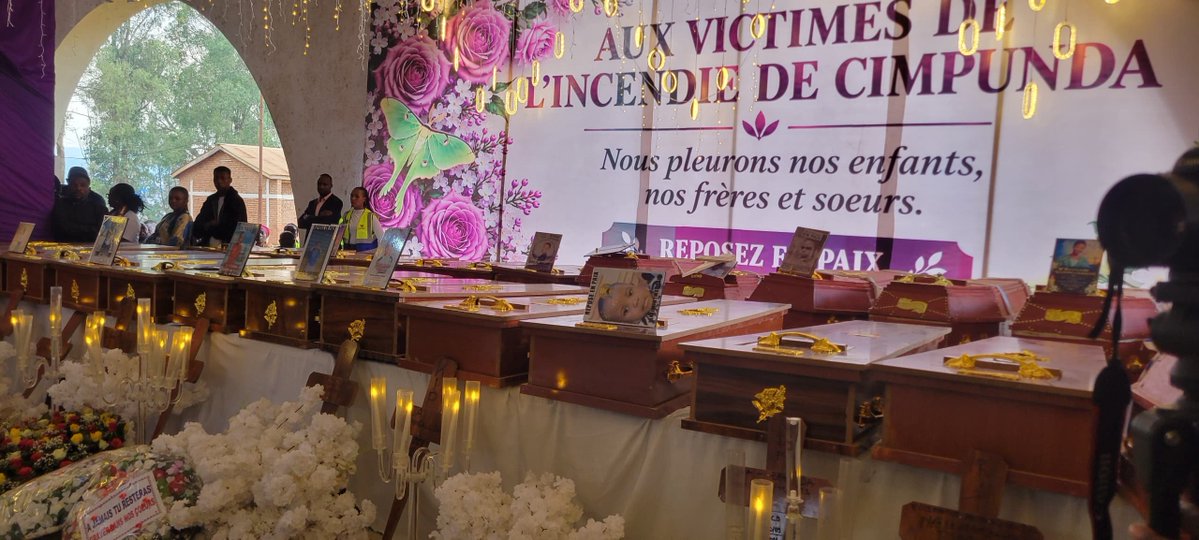 RutegaBin's tweet photo. #SUD -KIVU : La Coordination politique de l'AFC-M23, rend un dernier hommage aux victimes de l'incendie de #CIMPUNDA dans la ville de Bukavu.
La messe de requiem a eu lieu à l’athénée royale de Bukavu ce lundi, 14 septembre 2026 ,en présence du Coordonnateur politique de l'AFC-M23, @CNangaa , le coordonnateur politique Adjoint, @bbisimwa ,le Gouverneur du Sud-Kivu, @BNgwi ,les deux vice-gouverneurs ainsi plusieurs autres autorités politico-militaires venues pour la circonstance.
Dans son message aux membres des familles et à toute la population de Bukavu, Le Coordonnateur politique, @CNangaa a indiqué que des mesures impopulaires seront prises pour que des tels incidents ne se reproduisent plus jamais dans des écoles de Bukavu.
Ainsi donc, c'est au cimetière de Ruzizi, sous la terre rouge de Bukavu, que reposent pour l'éternité ces victimes.
Signalons que c'est l'AFC-M23 qui a pris la totalité de frais liés à la prise en charge des obsèques et d'autres frais y relatifs.
@FannyKaj1 @revolution62711 @Fkaniki @afcongo @RFIAfrique @France24_fr @JTAtv5monde @M23_ARC @fatshi13 @DeniseNyakeru