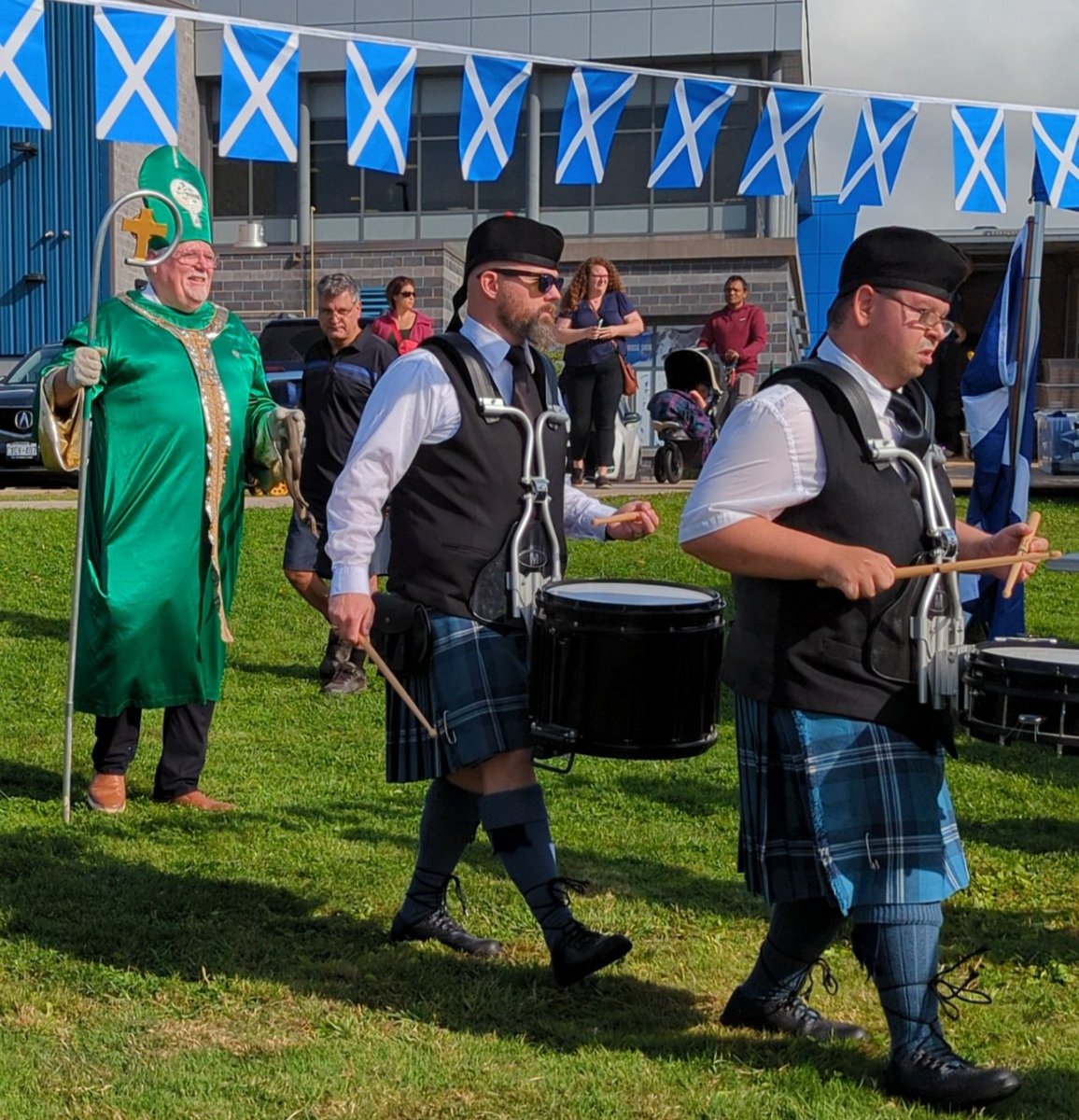 sremdersom's tweet photo. Simon Fraser University Pipe Band has won its seventh World Pipe Band Championship, bringing Canada to the global Celtic stage. Congratulations also to Peel Regional Police Pipe Band on their Glasgow performance and three solo titles at Glengarry. https://t.co/4c93BTBrUc