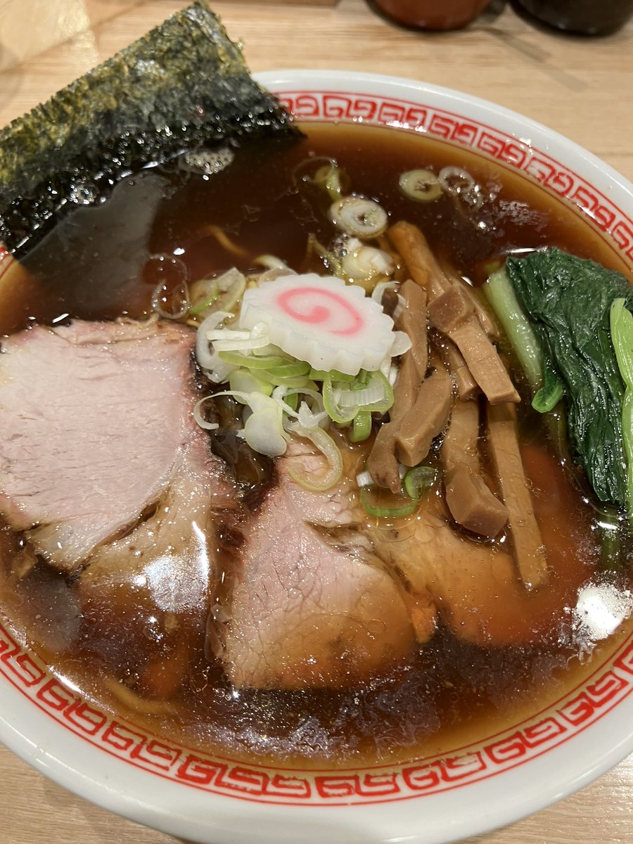 narinaryo's tweet photo. #みかん 
中華そば950円
���😋😋😋
#中目黒 #ラーメン #麺や #麺リフト #昔な��らマイルド醤油 
麺や みかん
080-3427-5555
東京都目黒区上目黒2-18-9 
https://t.co/jB8lKy9su3 https://t.co/5fHzcGyilR