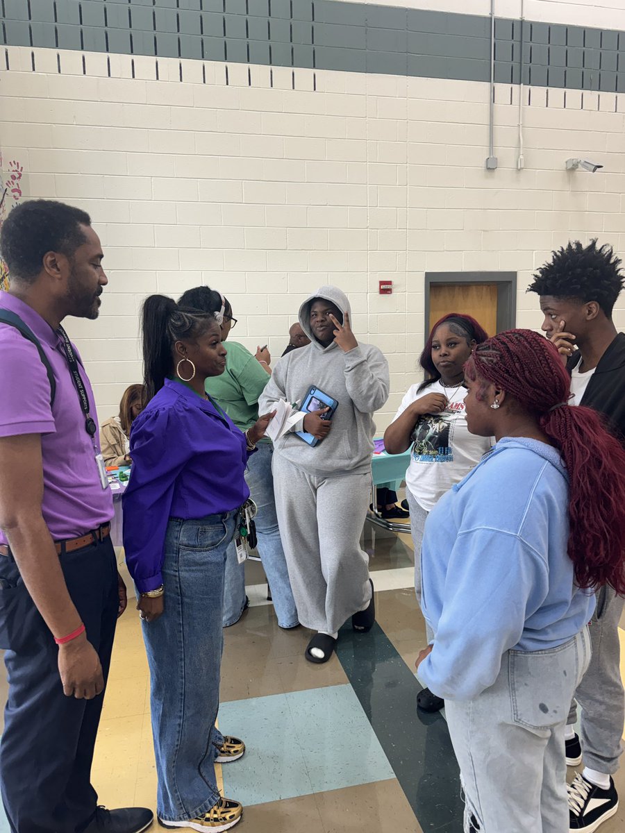 Prin_LangstoHHS's tweet photo. Big Shout Out to our Social Workers and Counselors for their commitment to supporting our Panthers π their mental health and through SELππΎππΎππΎ @FultonCoSchools @RonMaxwellFCS1 @Franchesca_Warr #suicidepreventionmonth
#SPM26
#fcsACT
#FCSConnected https://t.co/MNgPMjTV3A
