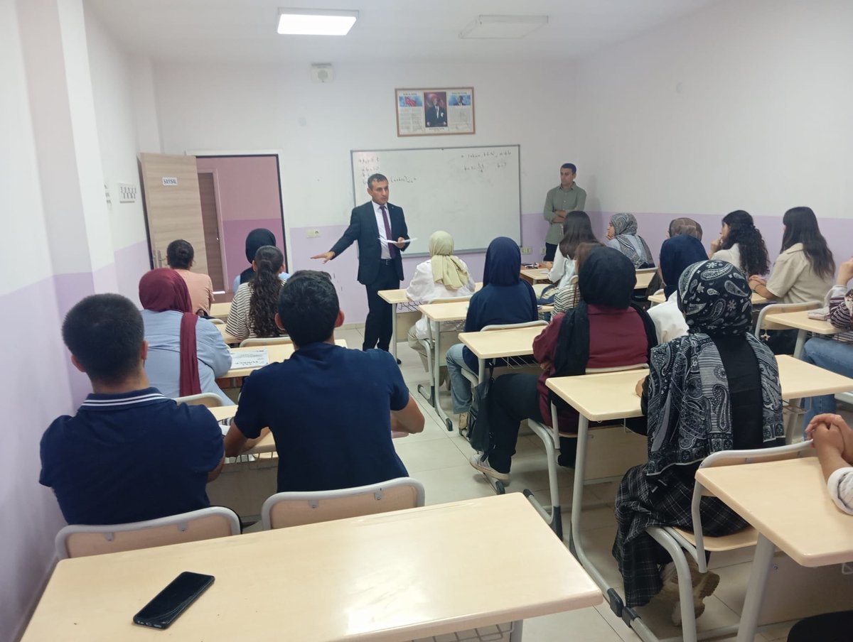 DargecitE's tweet photo. Kurum bünyesinde mezun öğrencilerimize yönelik açılan Destekleme ve Yetiştirme Kurslarımız (DYK) başladı.

Öğretmenlerimize ve öğrencilerimize başarılı ve güzel bir eğitim-öğretim dönemi diliyoruz.
@tcmeb 
@mebhbogm 
@bayramkose49 
@Selmangez 
@Dargecit_MEM 
@Emrllhakar https://t.co/S7GJr64LR7
