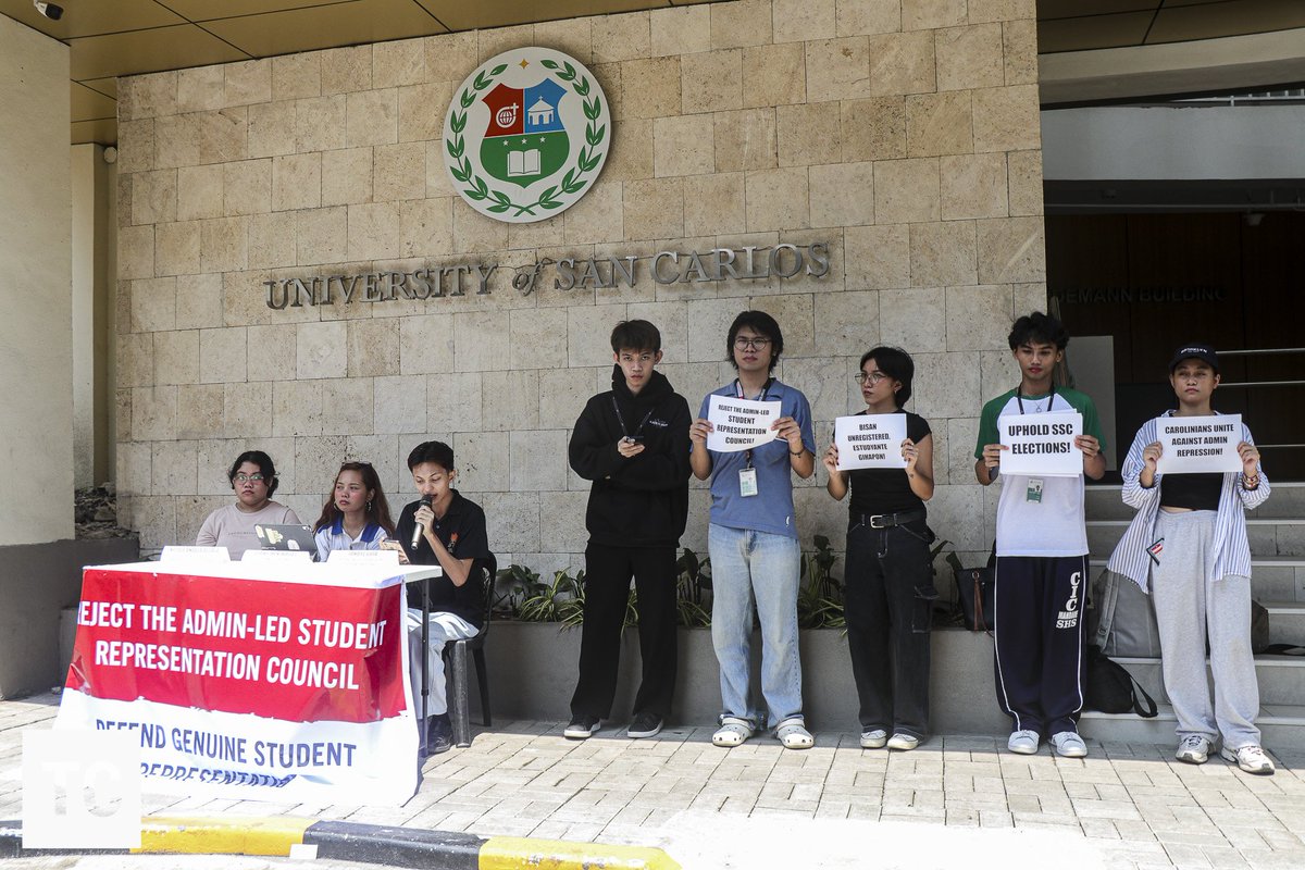 todaysusc's tweet photo. IN PHOTOS: Student leaders, organizations, councils, publications, and concerned Carolinians gathered today, September 14, 2026, at the entrance of the USC Law Building.

See more photos at the link in the replies section. https://t.co/oCwWuTLlw9