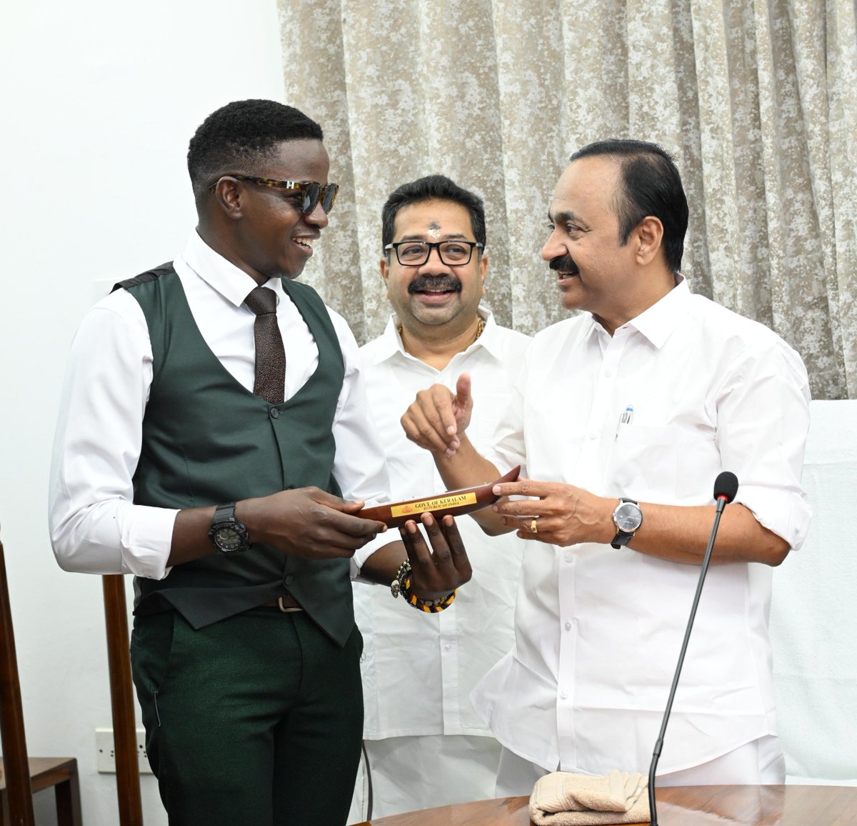 iprdkerala's tweet photo. Hosted 35 leading content creators and social media influencers from 19 BRICS member and partner nations at Cliff House, Thiruvananthapuram today

#Keralagovernment #VDSatheesan #iprdkeralam #cmokeralam #Godsowncountry https://t.co/SImr2NXXvq