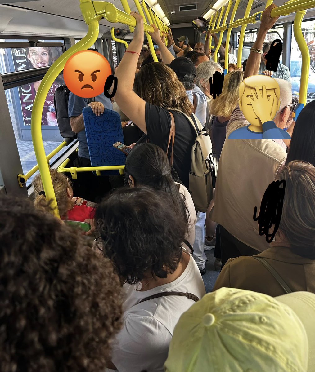 VKenaccion's tweet photo. En estas 👇condiciones viajamos la ciudadanía del #Distrito13 #PuentedeVallecas

Las fotos son @metro_madrid @EMTmadrid y @CercaniasMadrid a ver si, se les cae un poquito la cara de vergüenza y nos mejoran el trasporte público, nos lo merecemos. https://t.co/3rXq3g0K7P