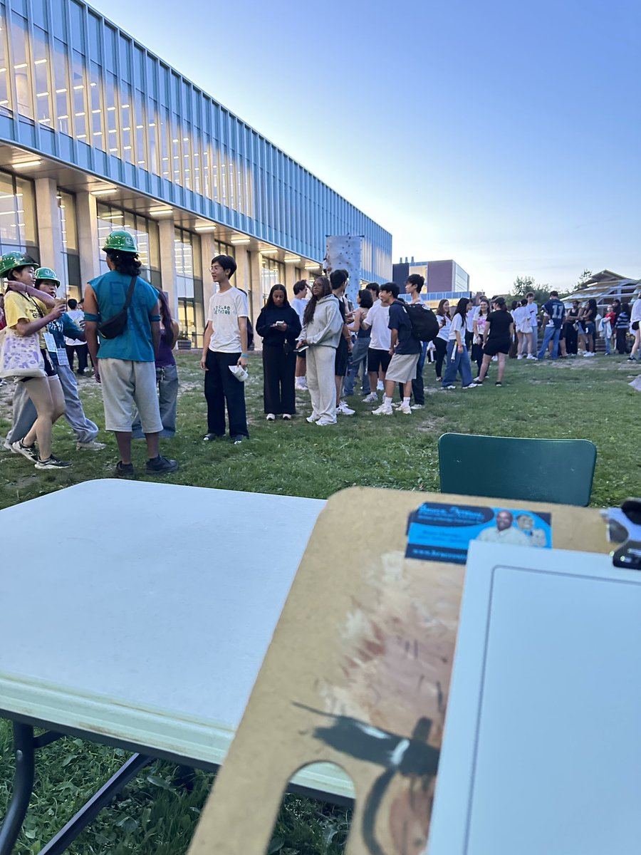 BruceAOutridge's tweet photo. Had fun drawing for the students at Waterloo University last week. Big shout out to AJ, Doulton, and Hector the other artists that worked the event. Thanks Waterloo U. #livecaricatureentertainment #orientationevent #bruceoutridgeproductions https://t.co/xjKFG1Mgru