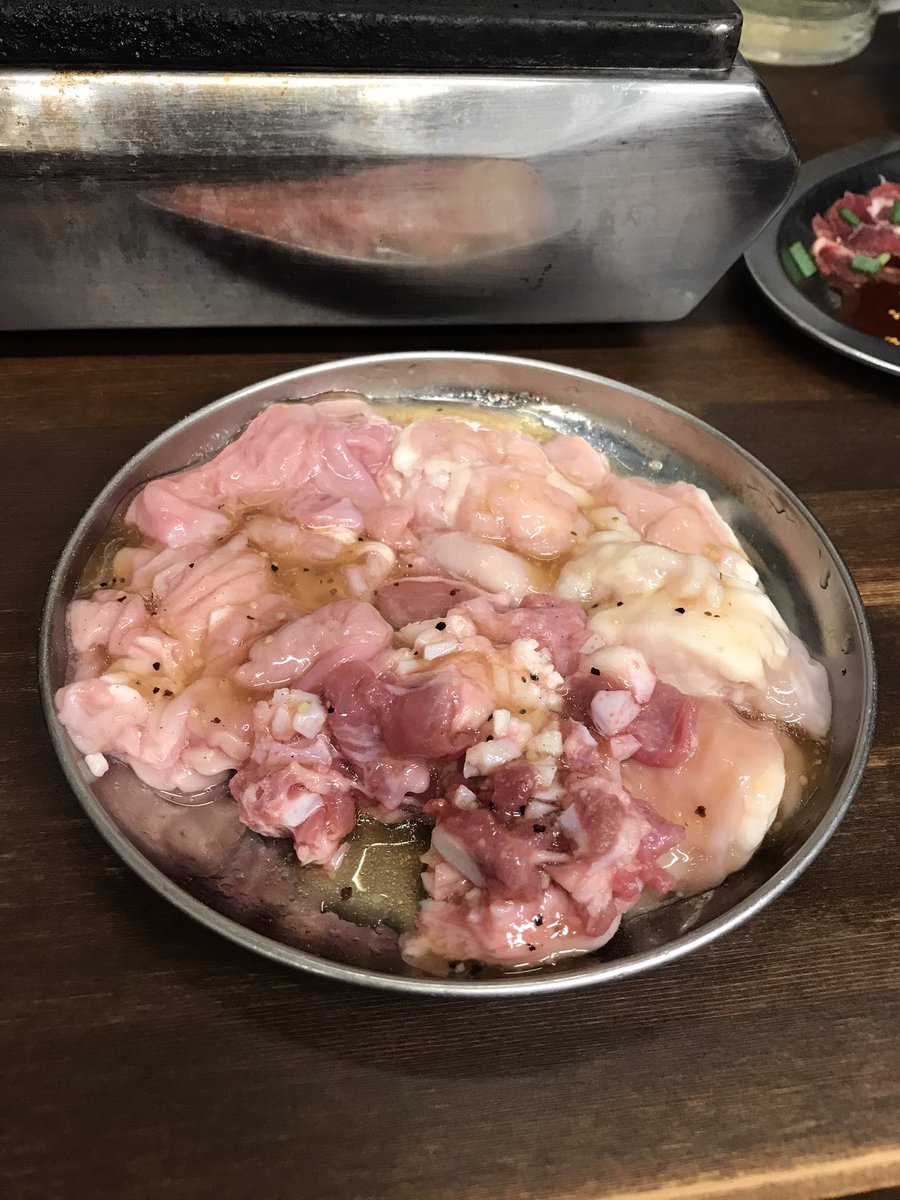 morota88's tweet photo. ラストの第三ラウンド

これにご飯が付くホルモンセットは¥1080ってめっちゃお得な気がする
ホルモンのミックス(200g)
特選レバー
キムチ
ご飯

ここはまた期待ですね🤭
近いし絶対リピします🎶 https://t.co/BtrywWWdq1