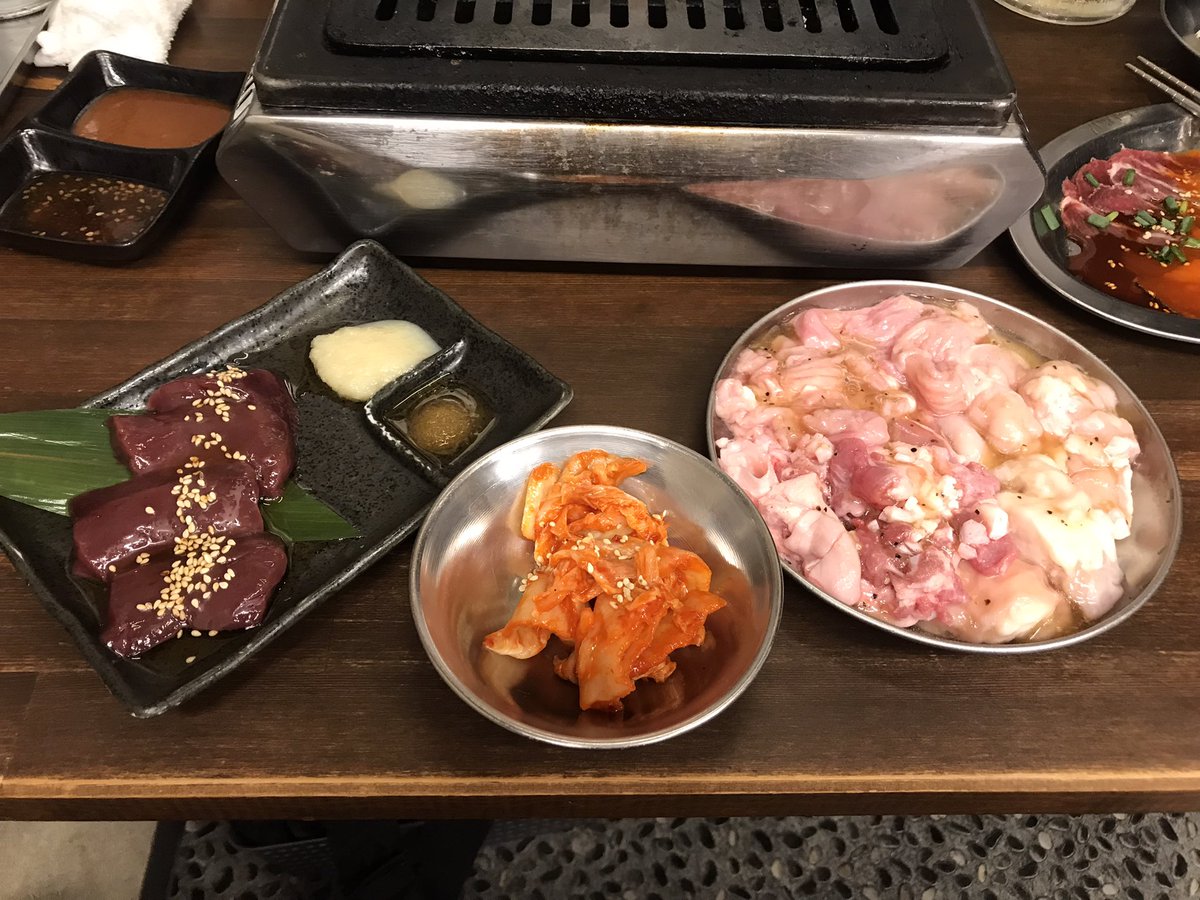 morota88's tweet photo. ラストの第三ラウンド

これにご飯が付くホルモンセットは¥1080ってめっちゃお得な気がする
ホルモンのミックス(200g)
特選レバー
キムチ
ご飯

ここはまた期待ですね🤭
近いし絶対リピします🎶 https://t.co/BtrywWWdq1