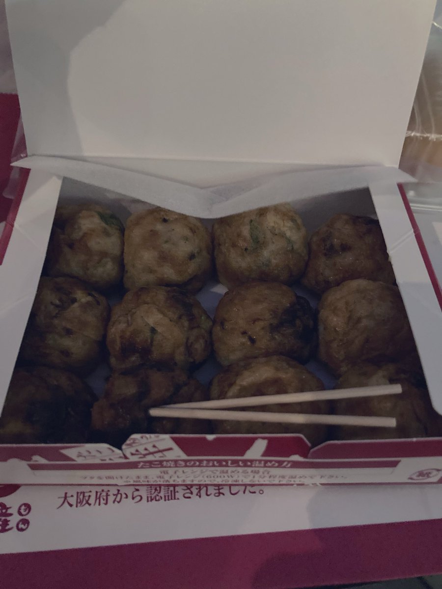 rutaaarr's tweet photo. 在宅だったから今日も
551を買いに
餃子も美味しい😋
会津屋ラジオ焼きと京都の峯嵐堂も美味しかった😋
カロリーは100カロリーオーバーでした… https://t.co/x4S9aiEjmz