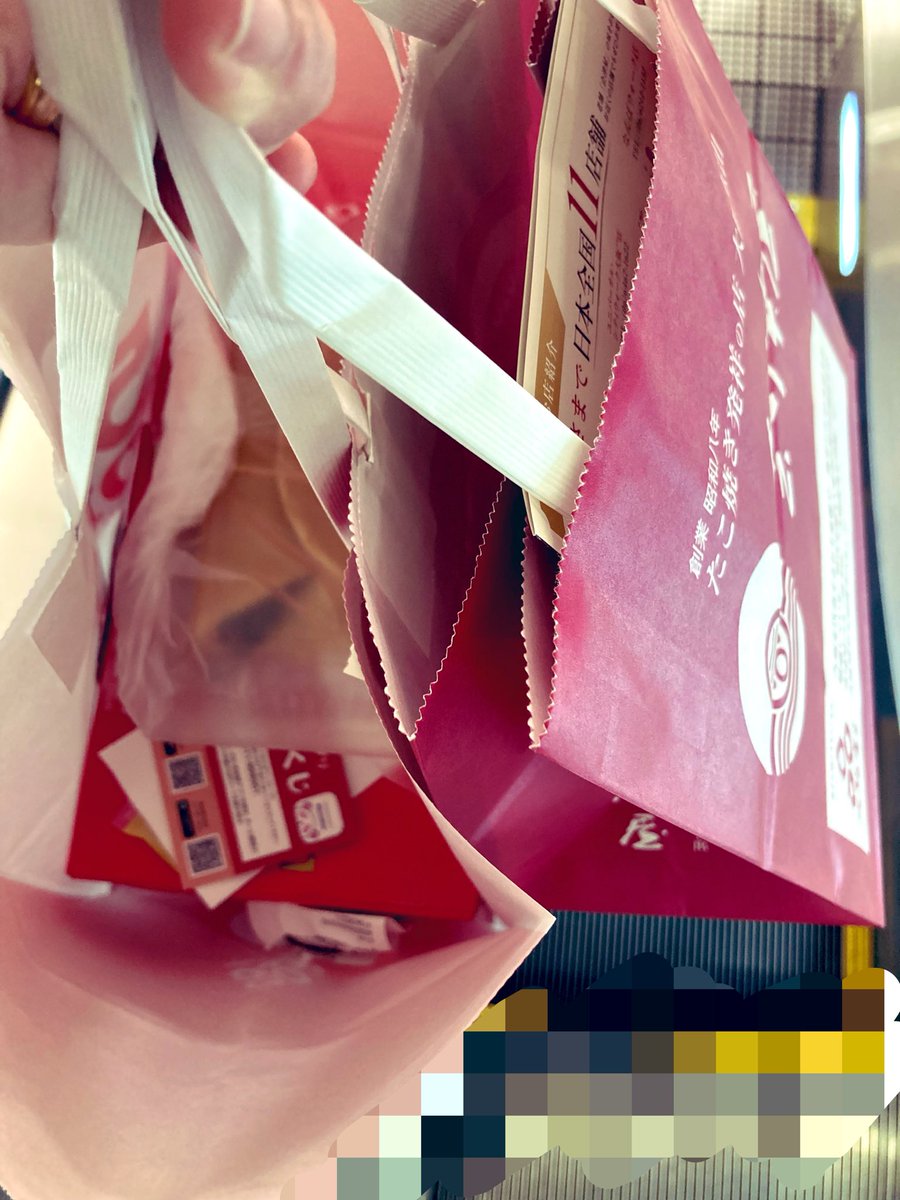 rutaaarr's tweet photo. 在宅だったから今日も
551を買いに
餃子も美味しい😋
会津屋ラジオ焼きと京都の峯嵐堂も美味しかった😋
カロリーは100カロリーオーバーでした… https://t.co/x4S9aiEjmz