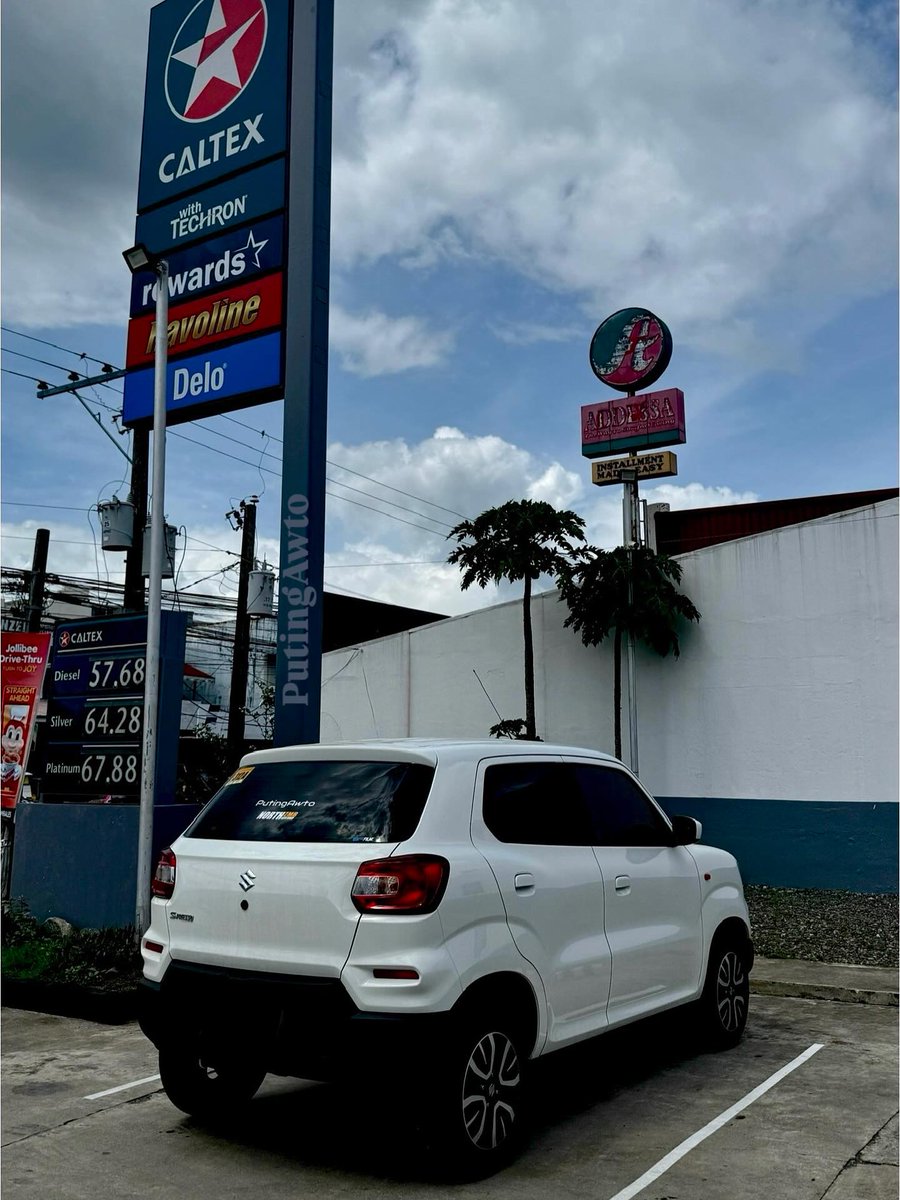 ReggiePatik's tweet photo. Car wash day? Time to make it shine. https://t.co/4uNGPHG9gq