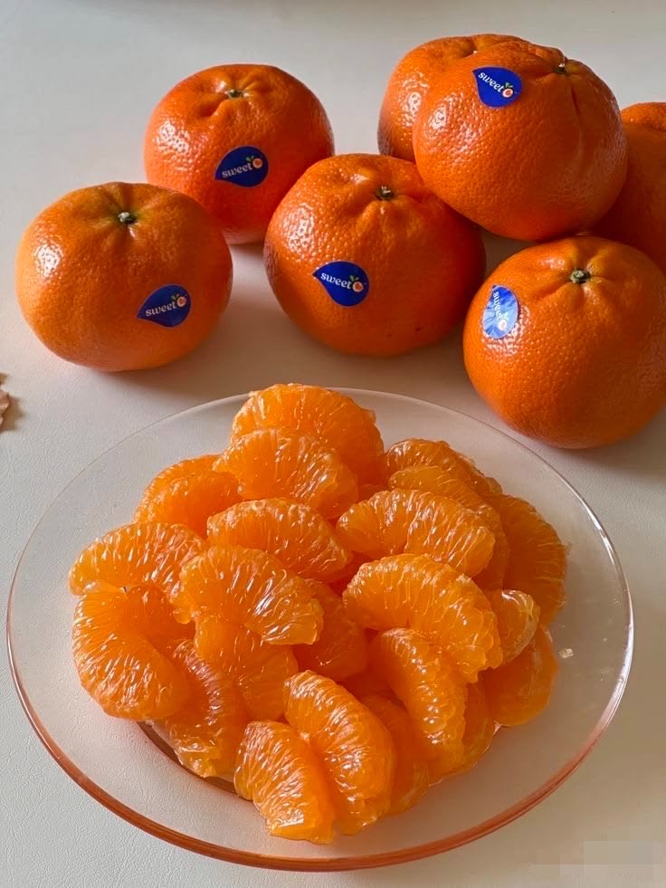hopefulhob's tweet photo. Seberapa suka kalian sama jeruk mandarin? 🍊 

Rate 1-10 cobaaa https://t.co/xSCLUNUwAQ