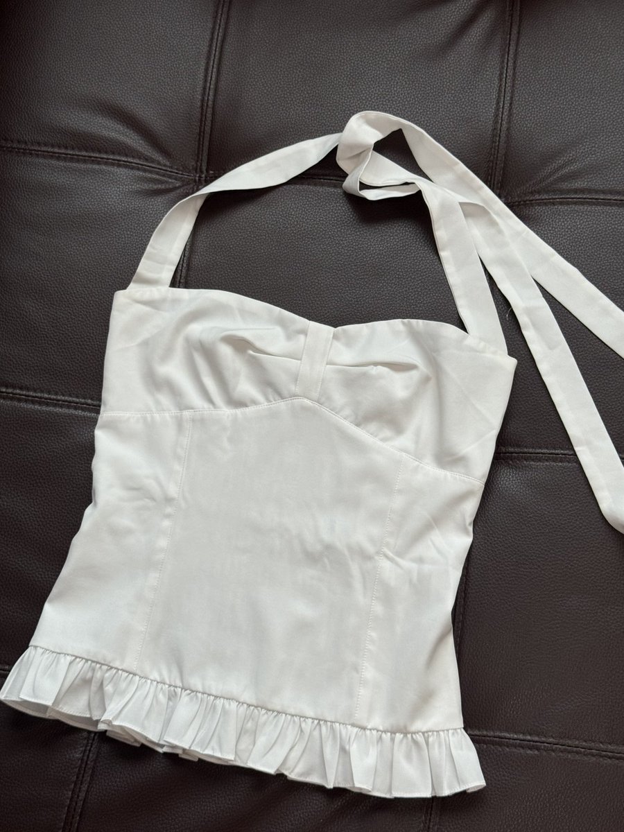 used_by_jinnie's tweet photo. ส่งต่อเสื้อคล้องคอ gemma top แบรนด์ benabaker สีขาว🎀🧁⭐️

สภาพ: 90% ใส่ไปไม่เกิน 5 ครั้งค่า
Size: อก 30-34
ราคา: 350 รวมส่ง

#benabaker #benabakerrส่งต่อ #ส่งต่อเสื้อผ้ามือสอง #ส่งต่อสภาพนางฟ้า #brandymelvillethailand https://t.co/xxH0EKAUr1