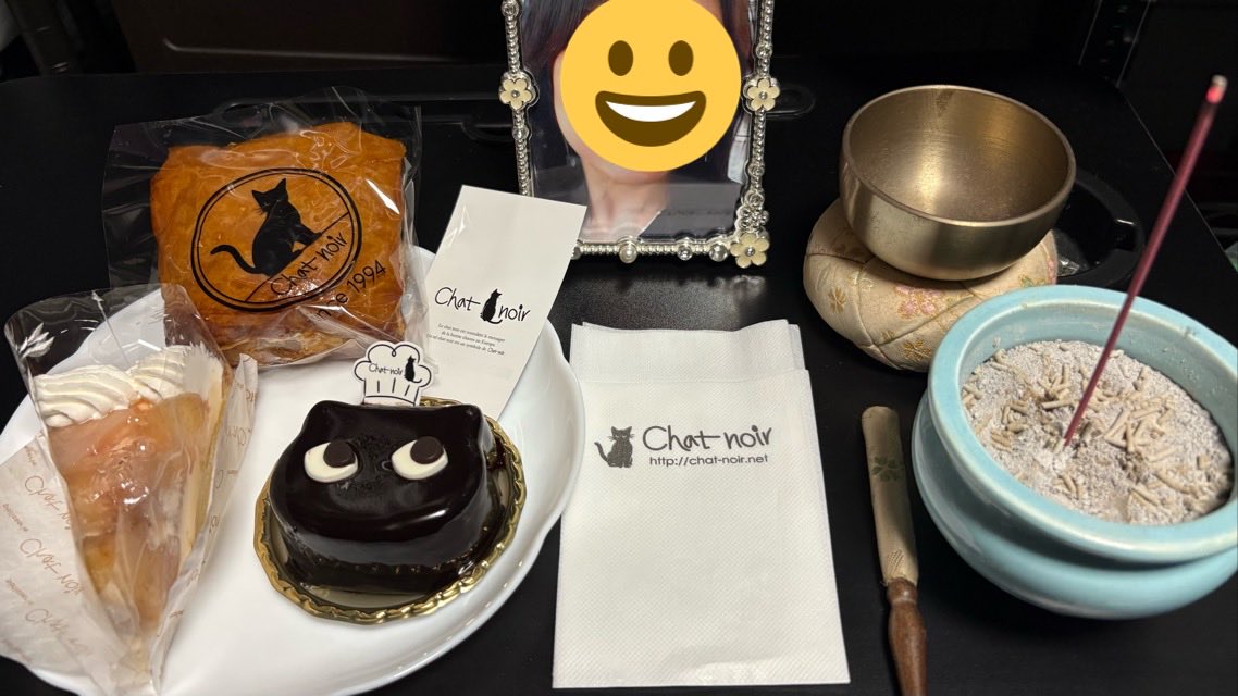 telkiyo_1428's tweet photo. 今日はあなたの誕生日

あなたが大好きだったケーキを買った

今、あなたが居たらどのケーキを選ぶかな？

生きていたらケーキの好みも変わってたかな？

今年も年齢の話はしないよ

お誕生日おめでとう https://t.co/yNf6Y8xidm
