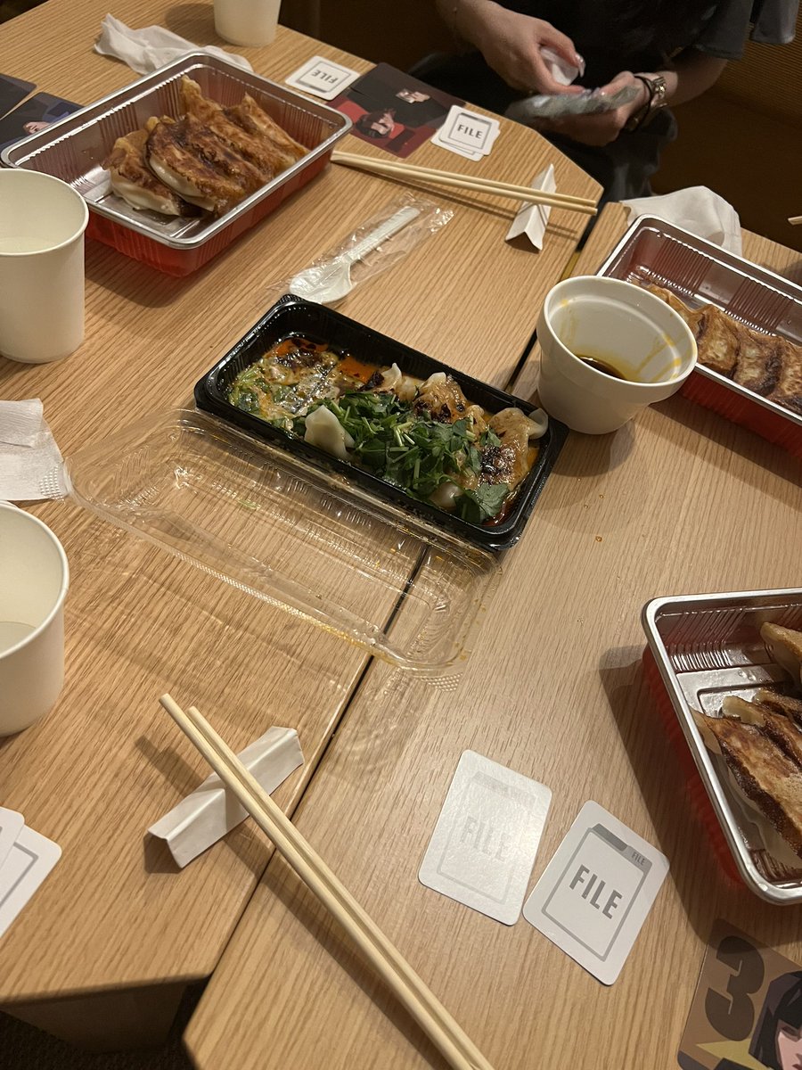 sash_yui's tweet photo. 最近はボードゲームしながら餃子をデリバリーして味わった😌🎶
ここの餃子だいすき🥟🫶 https://t.co/WMRQVXPqjH