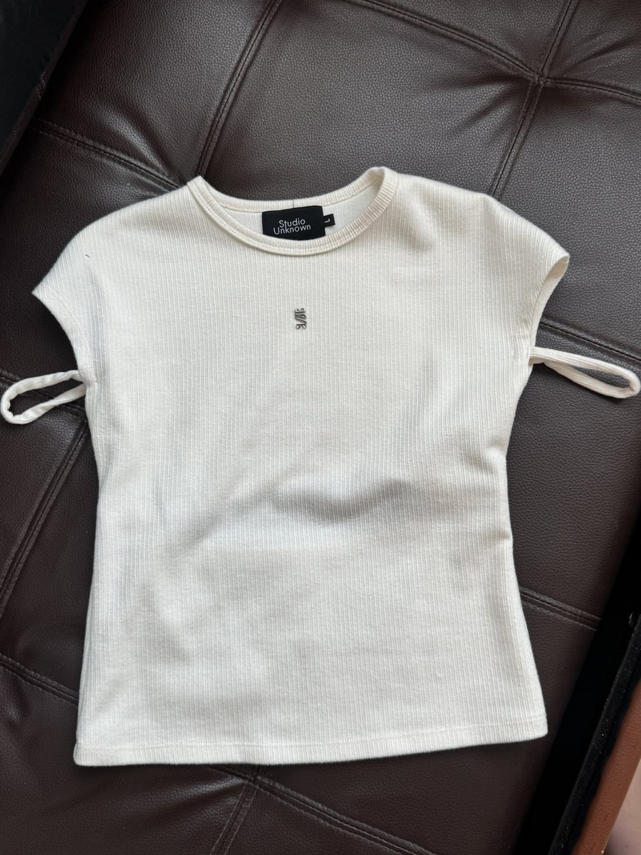 used_by_jinnie's tweet photo. ส่งต่อเสื้อ sonny top แบรนด์ studio unknown💌🪽

สภาพ: 90% ใส่ไปไม่เกิน 5 ครั้งค่า
Size: L อก 32-34
ราคา: 300 รวมส่ง

#studiounknownbkk #studiounknownส่งต่อ #ส่งต่อเสื้อผ้า #สภาพนางฟ้า #โล้ะตู้ https://t.co/S6o9pL62jI