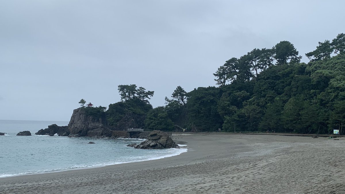 Omz9O's tweet photo. 西日本旅行楽しかった！ 
ごりごり雨と被った数日間だったけどいろいろ回れた！！
少女にも会えたし、香川うどんも食べられて大満足！ https://t.co/3DdxCu5Tz6