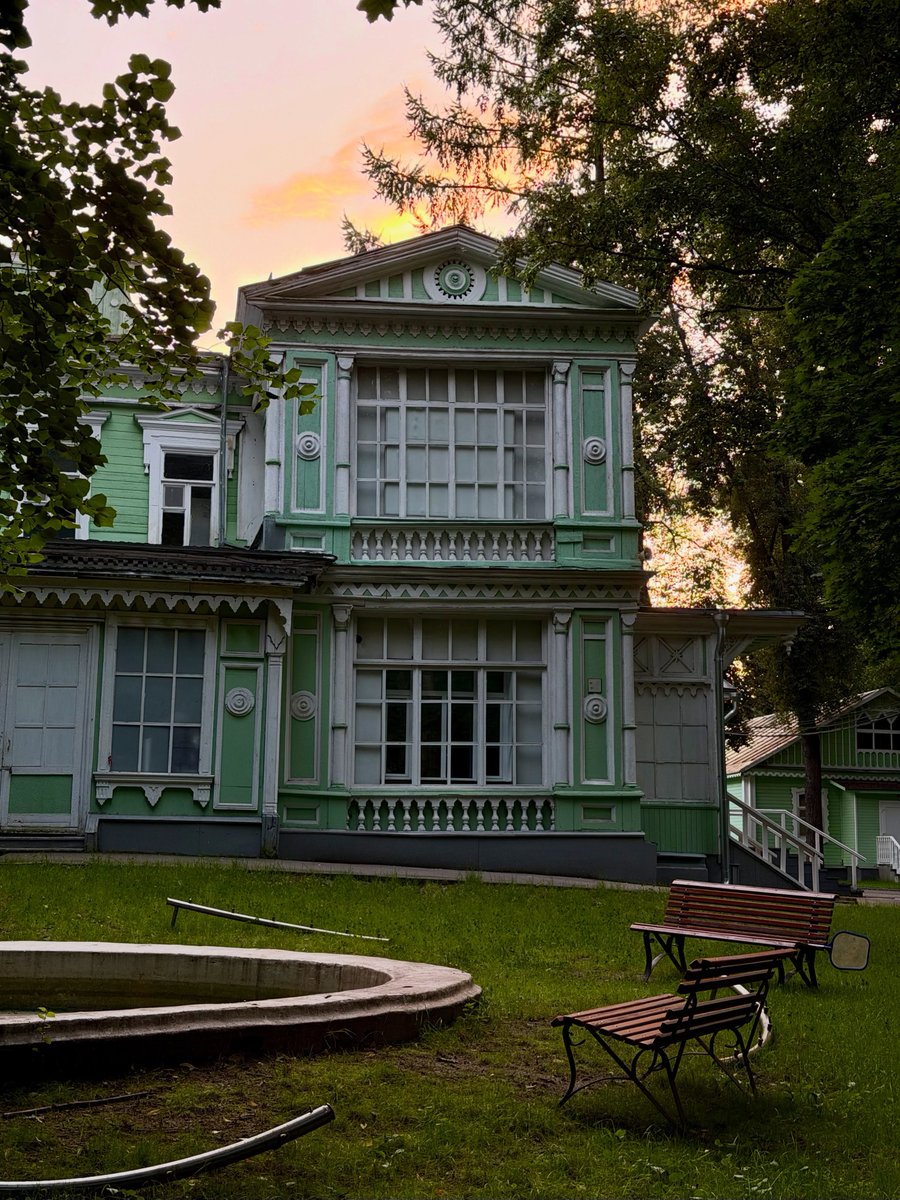 JuliettaEmley's tweet photo. Photo by Katerina on August 28, 2026. May be an image of twilight, buildings and text. https://t.co/FLekzHa1xH