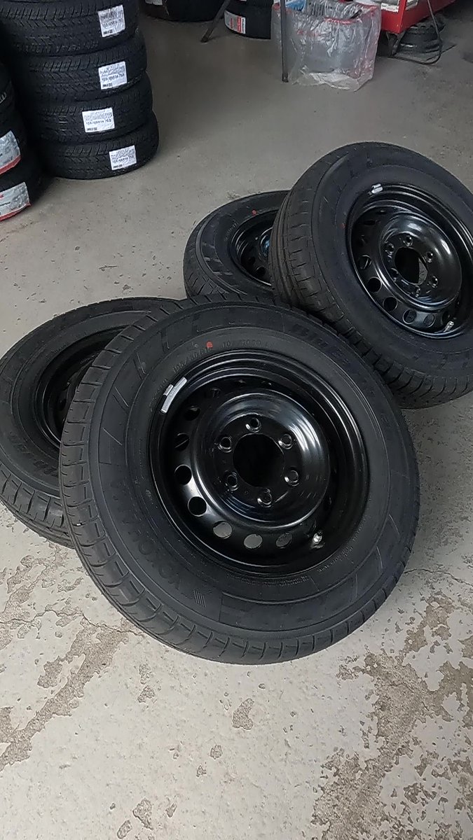 hotwheelsmiki's tweet photo. 日産キャラバンNV350新車外し
スチールホイールセット入荷✨

タイヤ
ヨコハマ ブルーアースバン RY55
195/80R18 107/105Q LT

新品タイヤを買うよりお得です👍

✅お仕事で車を使う方
✅走行距離が多い方

におすすめです。
お気軽に問い合わせください🙋‍♀️

#キャラバン #タイヤ交換 #三木市 https://t.co/WZon5S1USE