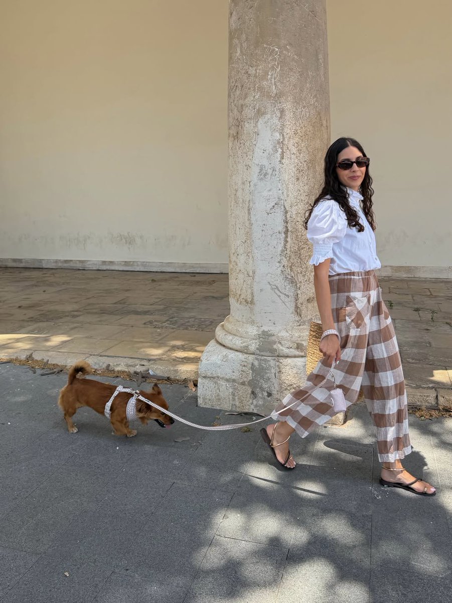 JulienneJugyhh's tweet photo. Con mi bestie. Look de Sheldon: pantalones de Eric and Chic, blusa de Panttac Shopping, sandalias de Luna Calzados, bolso de Inside Shops y gafas de Mo Eyewear x Silbon Moda. https://t.co/otW9SeiHLc