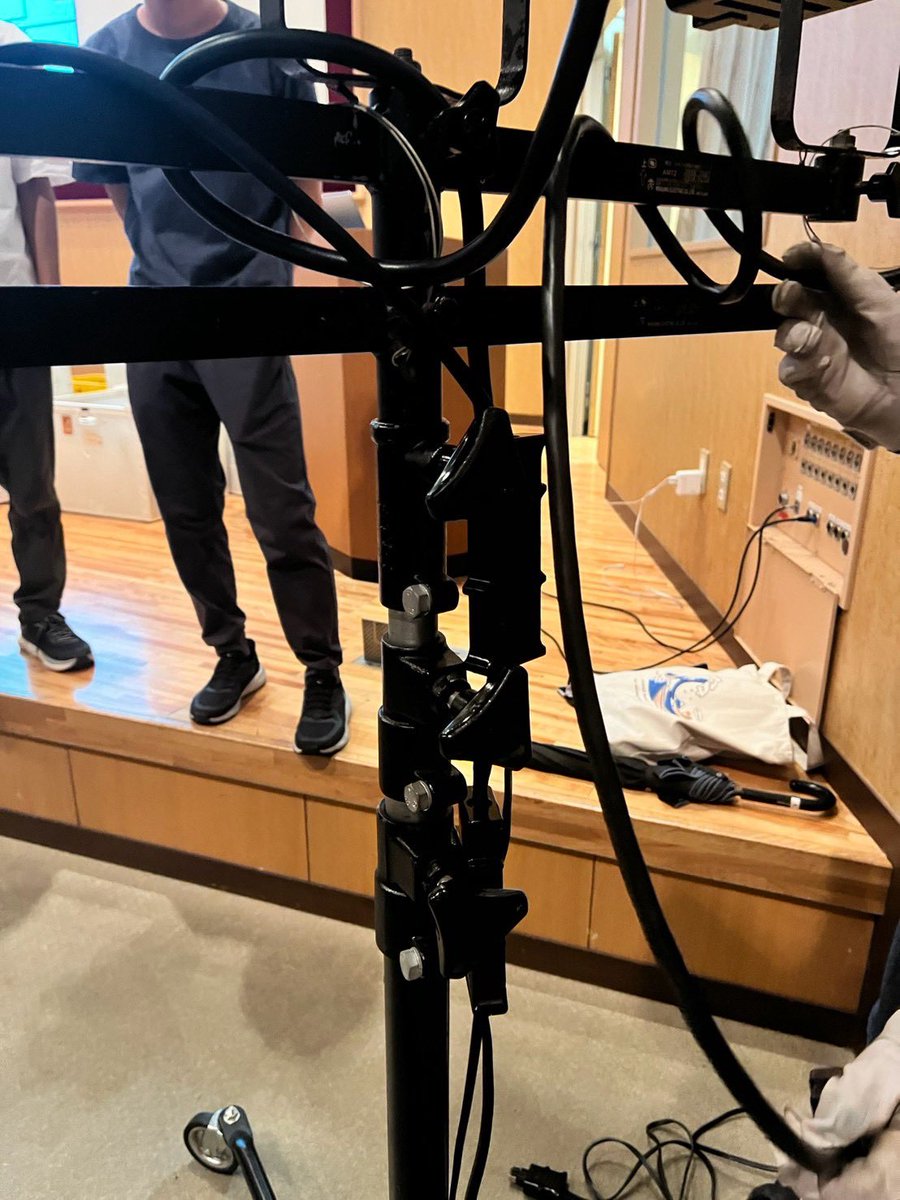 OUSBC1's tweet photo. 8月29日　活動報告
［理大ホールに機材搬入］
入試の関係で機材搬入に時間がかかりましたが無事にできました！
セッティングや動作確認などを追加で行いました https://t.co/YPAMKD898o