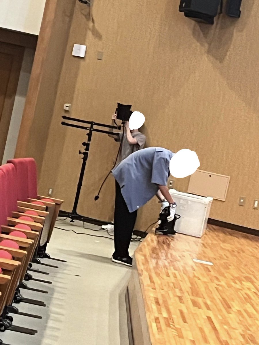 OUSBC1's tweet photo. 8月29日　活動報告
［理大ホールに機材搬入］
入試の関係で機材搬入に時間がかかりましたが無事にできました！
セッティングや動作確認などを追加で行いました https://t.co/YPAMKD898o