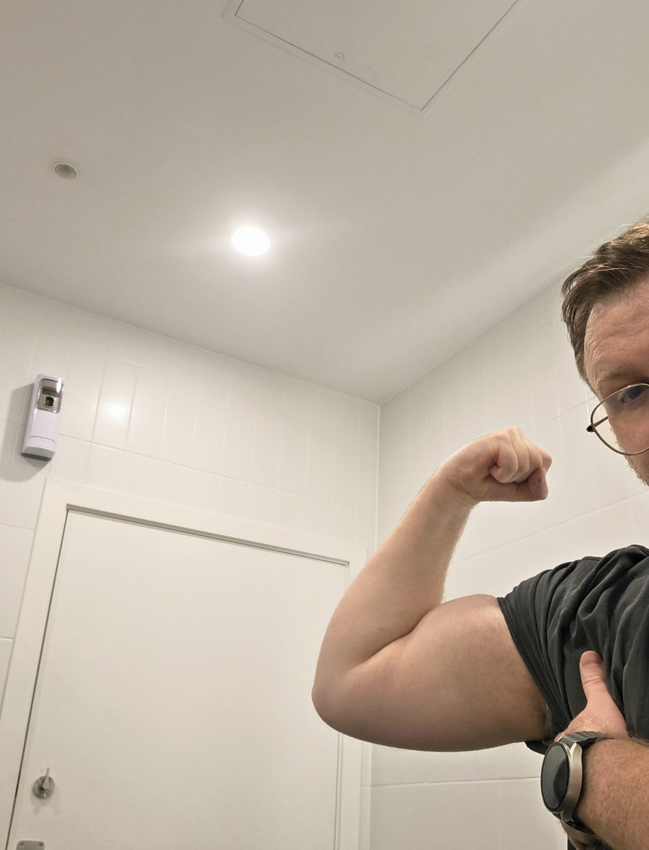 ToastedCabbage tweet picture