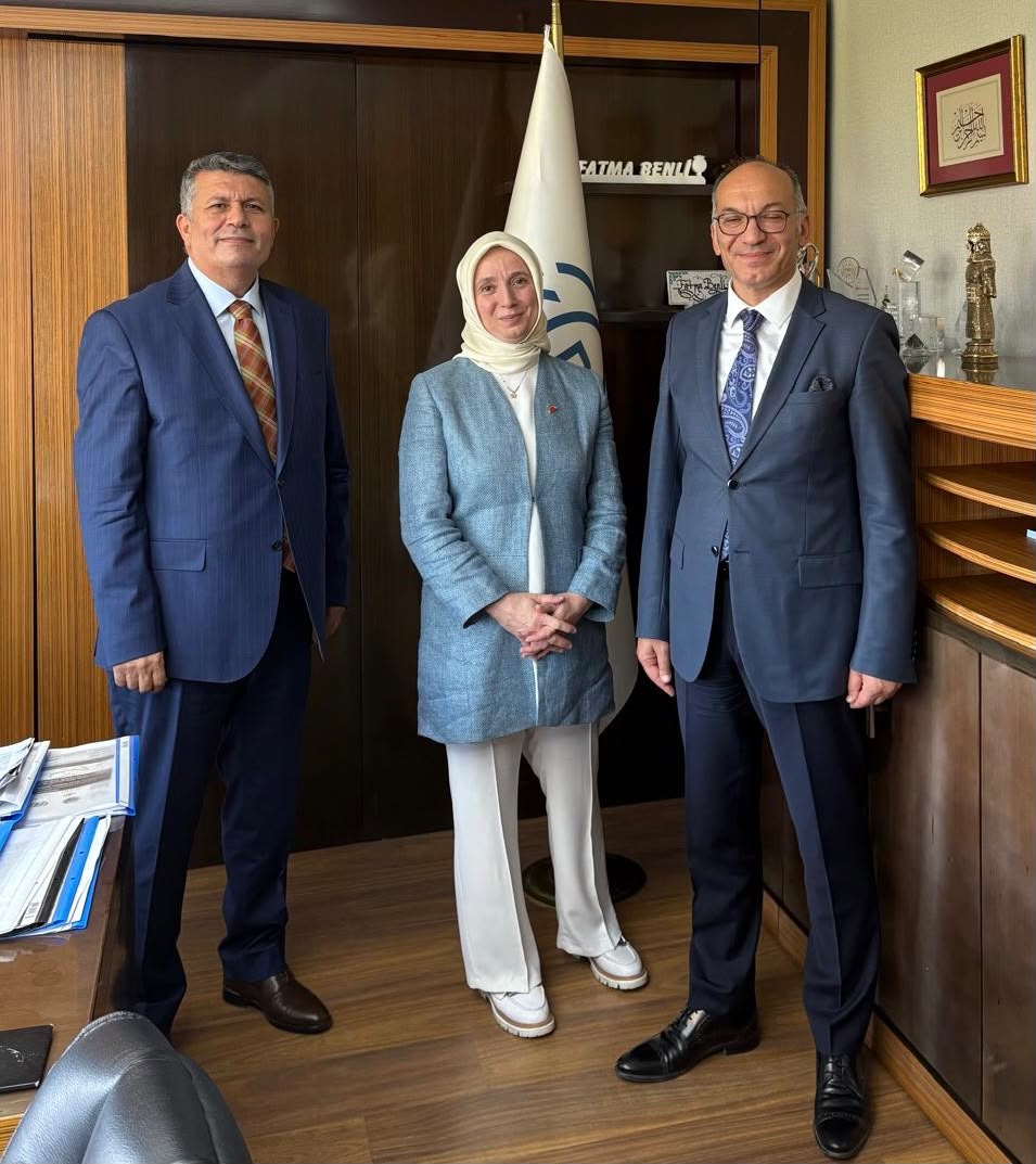 TRombudsman's tweet photo. Devlet Denetim Elemanları Derneği Genel Başkanı Sayın Kadir Kemaloğlu ve Yönetim Kurulu Üyesi Sayın Aydın Kurnaz, Kamu Denetçisi Sayın Fatma Benli Yalçın’ı ziyaret etti.
@AvFatmaBenli @DenetdeBasin
#KDK https://t.co/nuzy0ym0dG