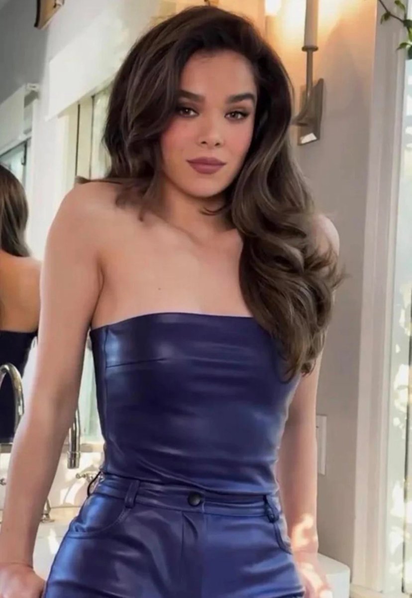 FanCelebsGirls's tweet photo. Just perfect #HaileeSteinfeld 😍🔥💘 https://t.co/frTYhU5K07