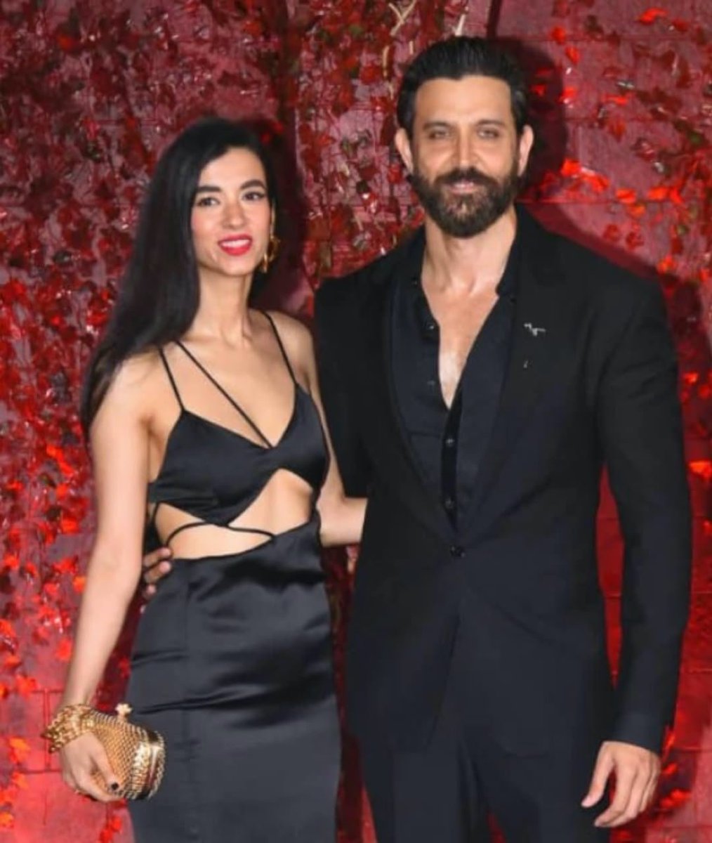 Nandini808's tweet photo. Actor Hrithik Roshan has bought a 700 million rupee flat for his girlfriend Saba Azad, who is 11 years younger than him.  

Hrithik Roshan's wealth is 31 billion rupees, and like Aamir Khan, Hrithik Roshan will soon ...Read news https://t.co/E0g3Ng5iVB