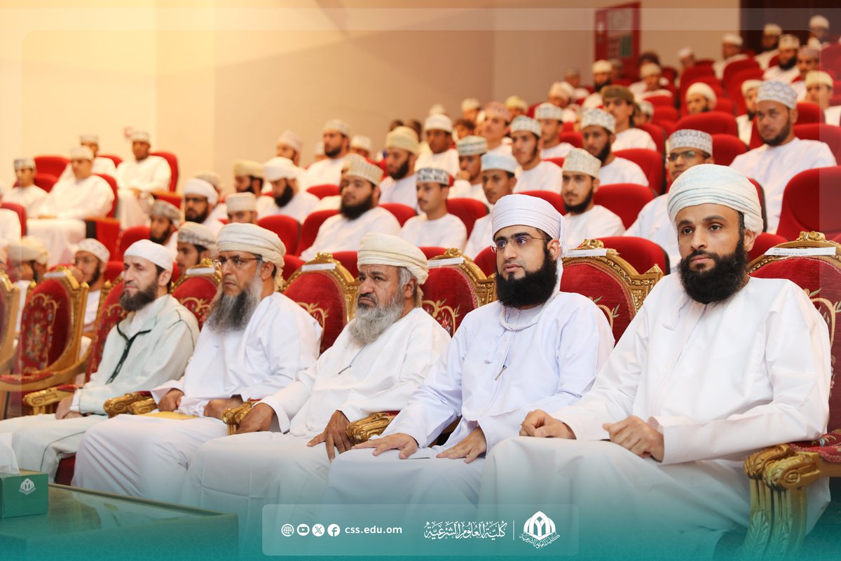 csseduom's tweet photo. خلال اللقاء التعريفي، رحّب عميد الكلية د. راشد بن علي الحارثي بالطلبة حاثًّا إياهم على الاجتهاد، واستغلال إمكانيات الكلية.

كما بيّن مساعد العميد للشؤون الأكاديمية د.أحمد بن سعيد الرمحي طبيعة المرحلة الجامعية، مؤكدًا أن البيئة الأكاديمية هي "أسرة واحدة" أساسها الاحترام المتبادل. https://t.co/yIZcL8aTn6