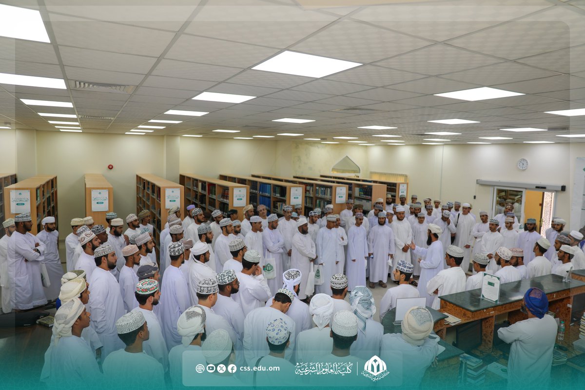 csseduom's tweet photo. وعقب البرنامج، أجرى الطلبة الجدد جولة تعريفية في مكتبة الكلية، استمعوا خلالها إلى شرح مفصّل حول محتوياتها المعرفية، وقاعاتها التخصصية، وتعرفوا على قواعد الاستعارة، وطرق البحث في مصادر المعرفة، واطلعوا على خدمات المكتبة الرقمية والنظم الإلكترونية الحديثة التي توفرها الكلية. https://t.co/mUQnAFutV6