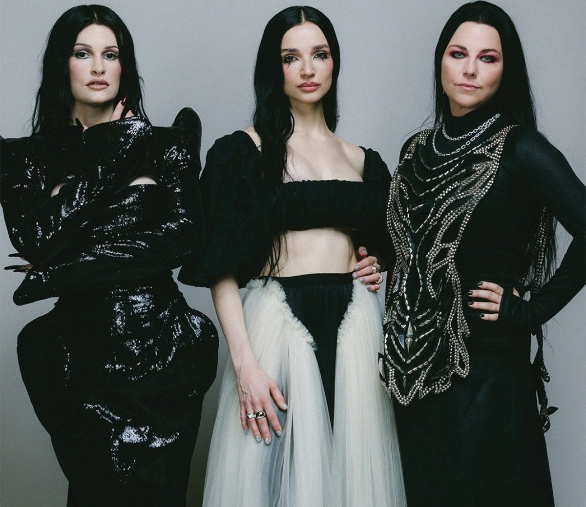 EvanescenceCZ's tweet photo. “End Of You has already become one of the standout collaborations surrounding Evanescence’s current era, bringing together three artists who have each carved out remarkably distinctive spaces within modern rock and metal. And for the audience it was a moment they won’t forget." https://t.co/9NhDN5sB0P