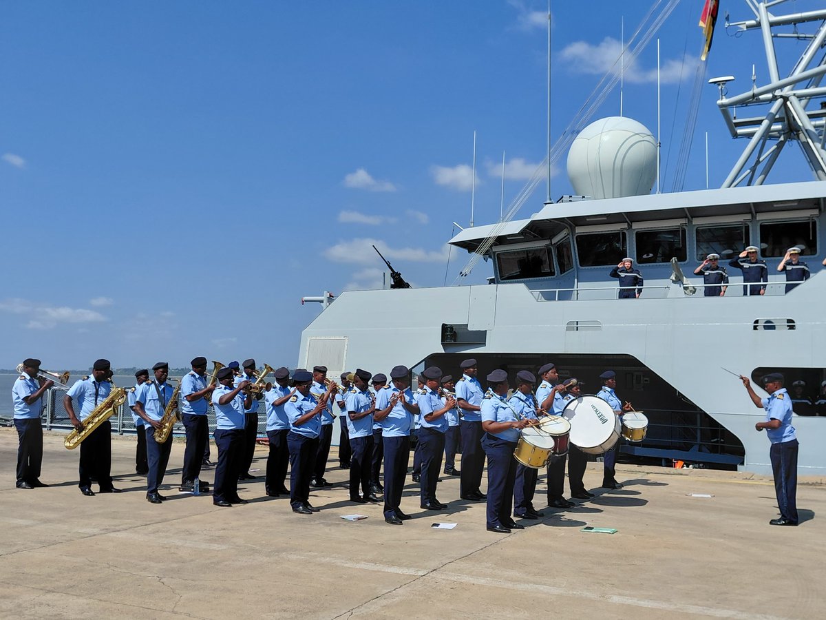 EUinMoz's tweet photo. Welcoming the French Navy’s "Auguste Techer" to Maputo highlights the importance of maritime cooperation for security in the Mozambique Channel. It also reflects the strength of the EU🇪🇺-Moz🇲🇿 - France🇫🇷 partnership in contributing to a safer maritime environment.
@FranceMaputo https://t.co/qQldZhrST2