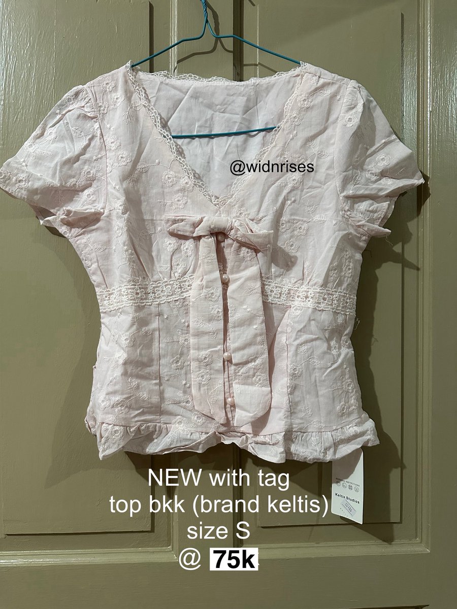 widnrises's tweet photo. wts preloved baju &amp; rok yang masih baguuuss bgt, ada yang new jugaaa

details by dm yaaa

🍊 / manual 
📍Jakarta Selatan 

brands:, et cetera, pull&amp;bear, h&amp;m, keltis (dari bkk) https://t.co/66y0M2QfkW